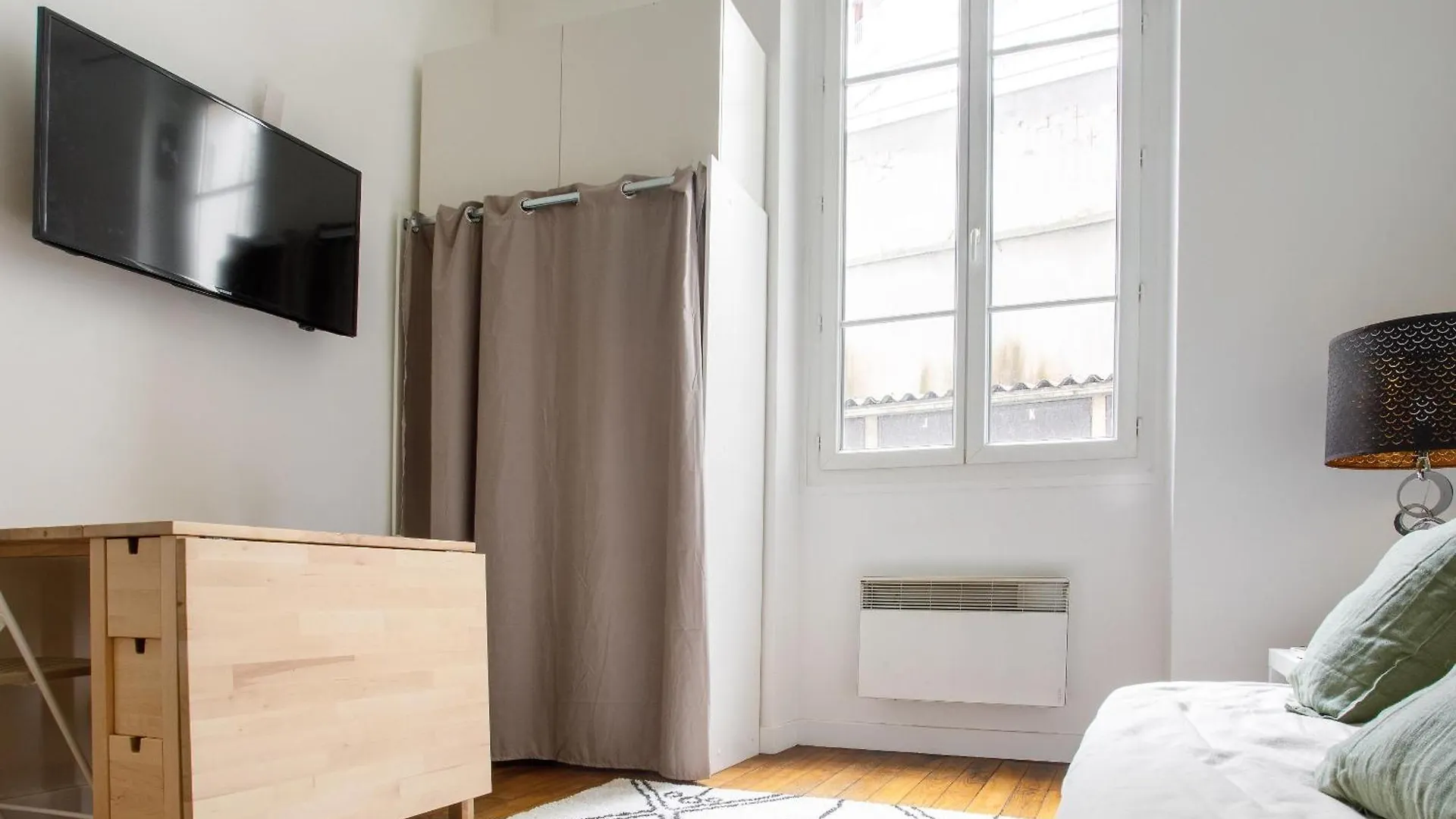 Charming Studio Apartment With Patio Passerelle باريس