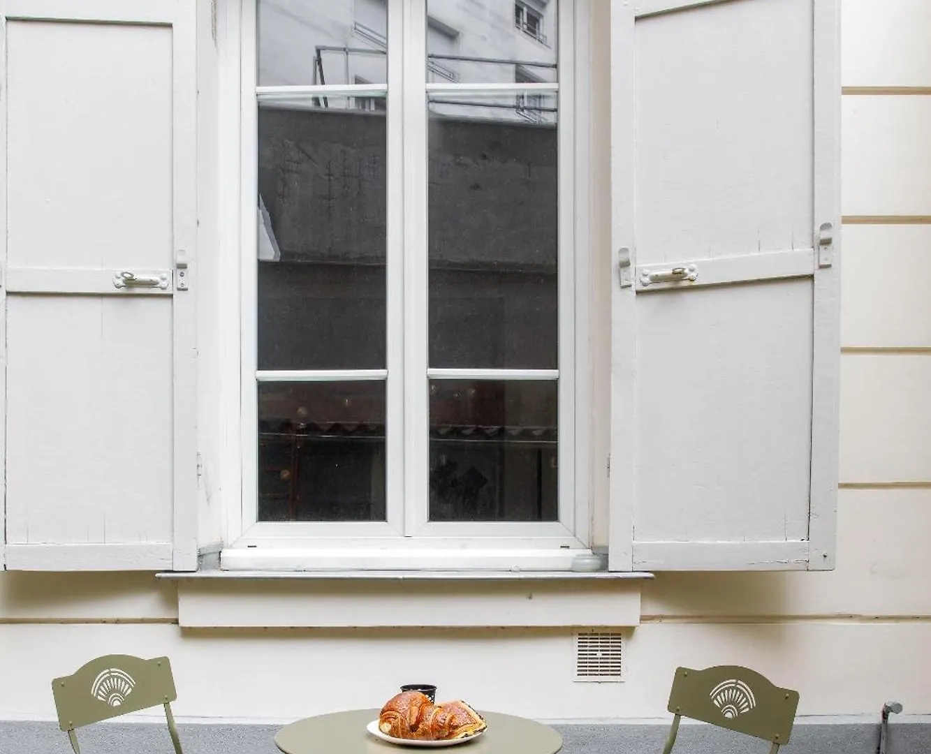 Charming Studio Apartment With Patio Passerelle باريس