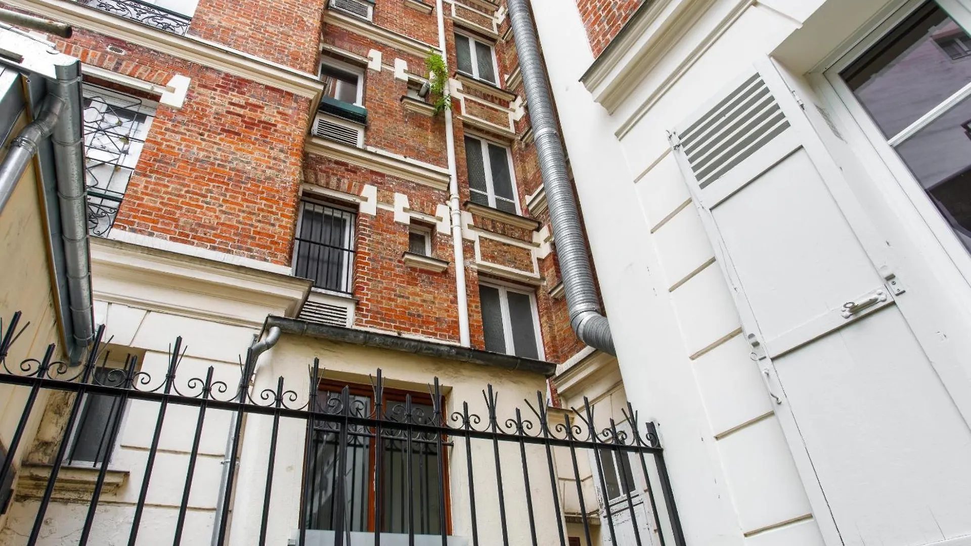 Charming Studio Apartment With Patio Passerelle باريس فرنسا