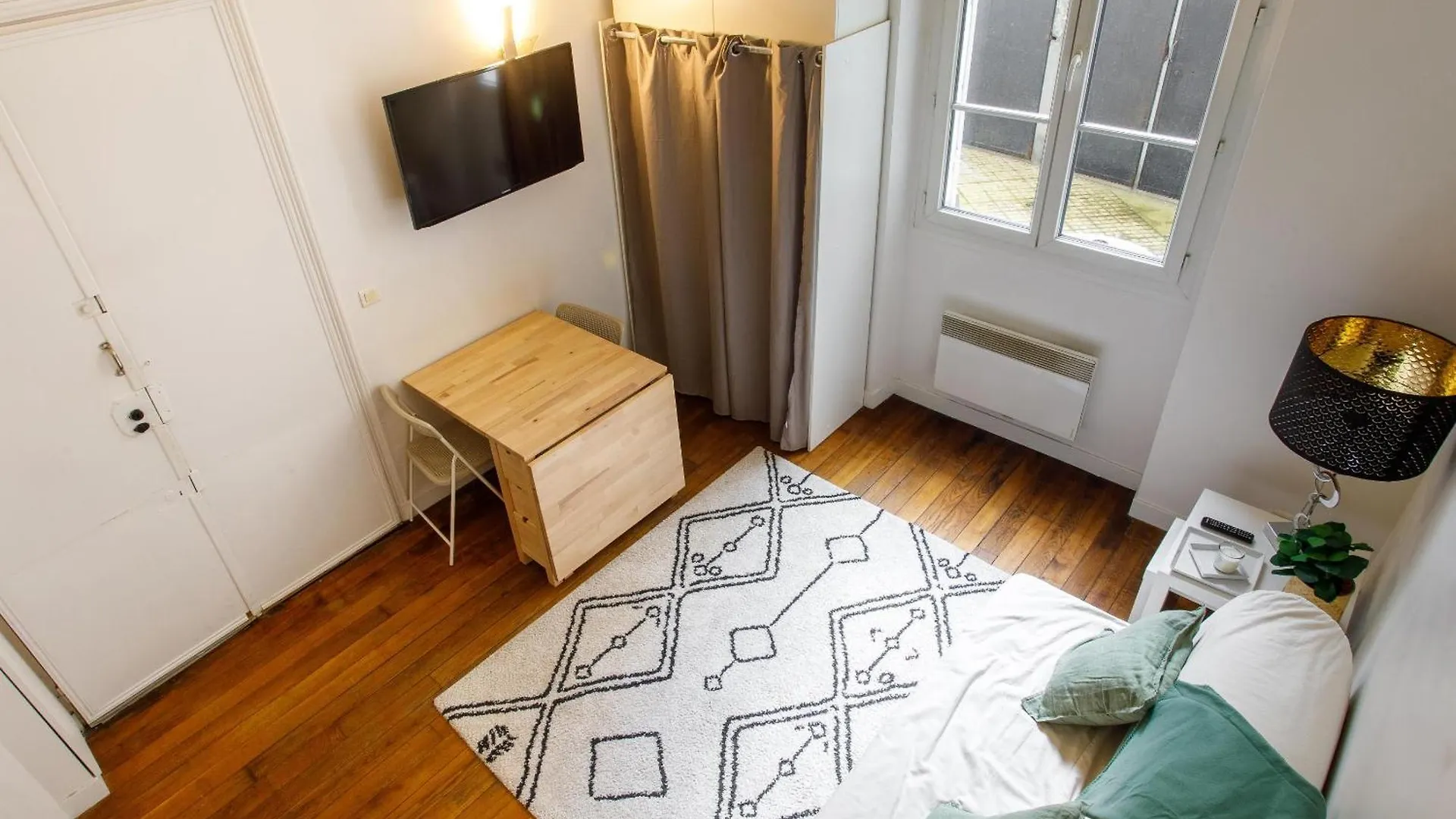 Charming Studio Apartment With Patio Passerelle Paris