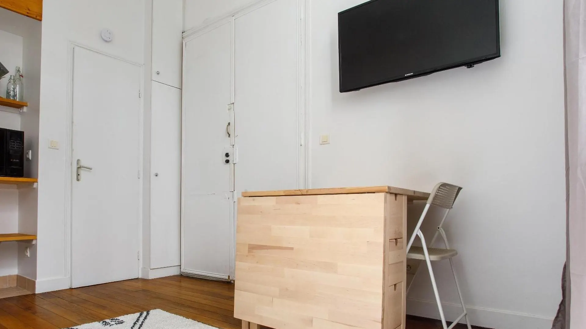 Charming Studio Apartment With Patio Passerelle Paris